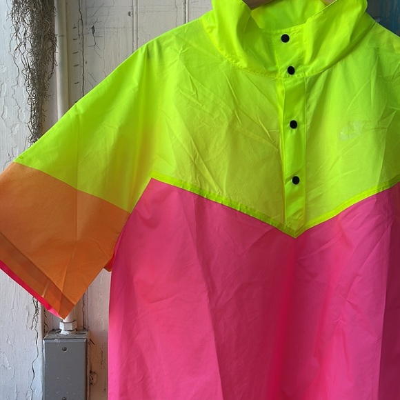 Nike Hi-vis Fluorescent Shirt - Picture 3 of 9